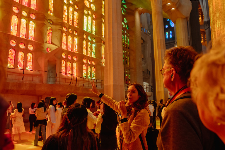 Barcelona: Sagrada Familia Evening Tour with Cava