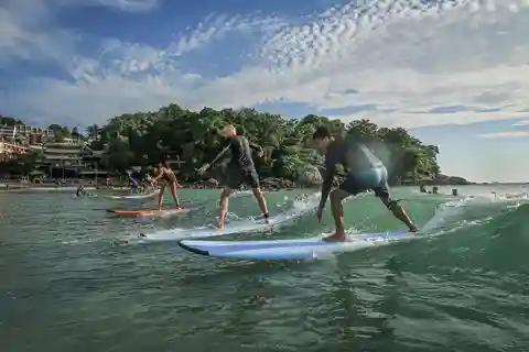 Phuket: Surf Lesson for Beginner in Kata Beach