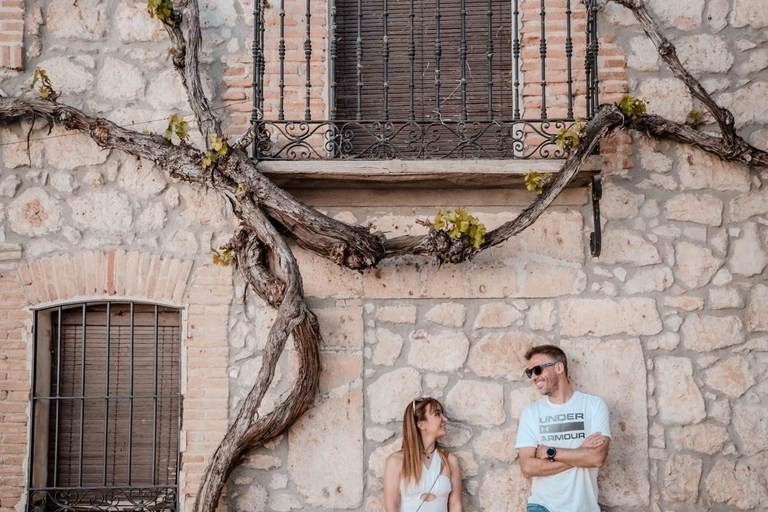 Tarragona: Private Photoshoot for Solo Travelers