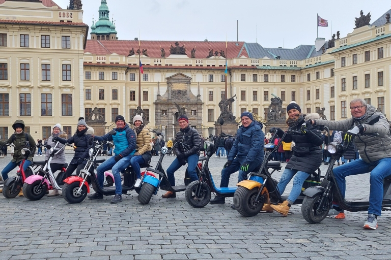Praga sobre ruedas: Visitas guiadas privadas y en directo en eScootersVisita guiada en directo 60 minutos en inglés