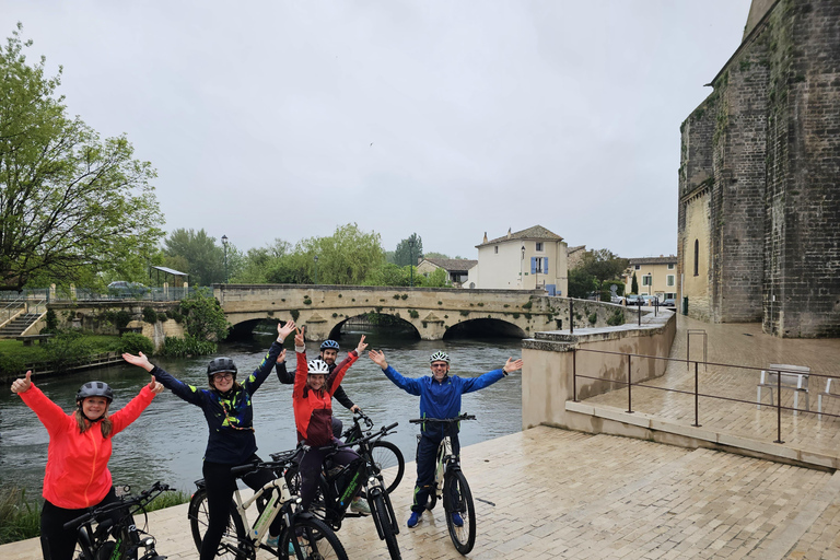 Le Thor, Châteauneuf De Gadagne, St-Saturnin Les Avignon de bicicleta elétricaLE THOR, CHATEAUNEUF DE GADAGNE, ST-SATURNIN DE BICICLETA COM ASSISTÊNCIA ELÉTRICA