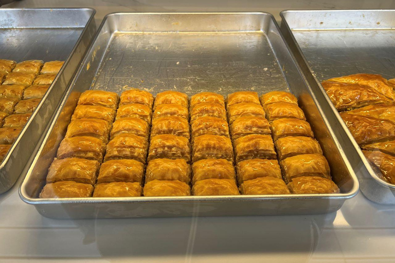 Munich: Viktualienmarkt Food Tour - Guided Tour in German