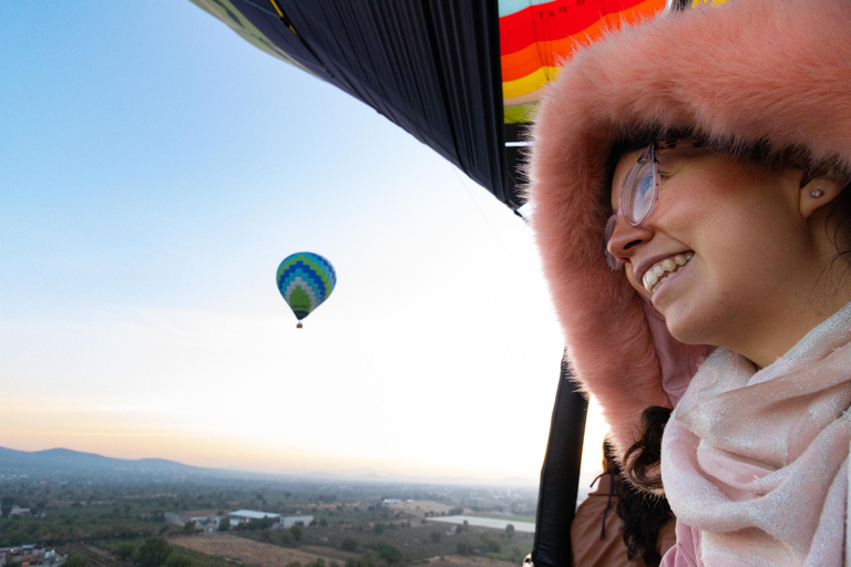 Från Mexico City: Luftballongflygning &amp; Frukost &amp; upphämtningluftballongflygning i Teotihuacan