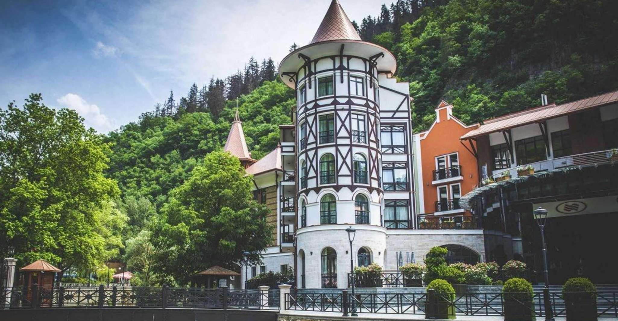 Memorabel Trio, Vardzia, Rabati & Borjomi! - Housity