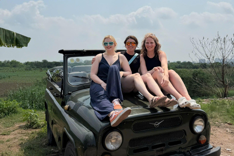 Hanoi Jeep Tour Private: Hidden Art House & Custom Route Private tour for 2 people