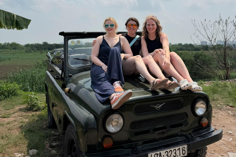 Hanoi Jeep Tour Private: Hidden Art House & Custom Route Private tour for 2 people
