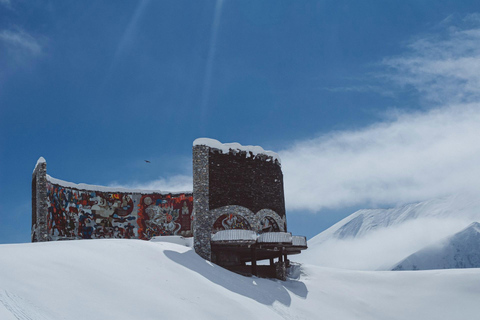 Desde Tiflis Excursión de un día a Ananuri, Gudauri y KazbegiSólo conductor