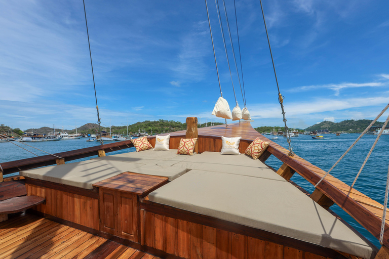 From Labuan Bajo: Komodo National Park 3-Day Liveaboard