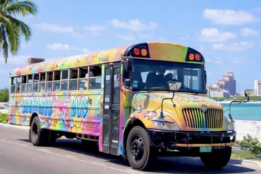 Junkanoo-Partybus: Rum, Strand und gute Stimmung. Foto: GetYourGuide Junkanoo-Partybus: Rum, Strand und gute Stimmung. Foto: GetYourGuide