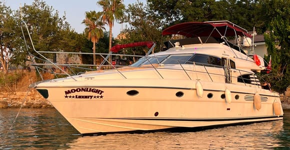 Side: Private Yacht & Sea Boat Cruise with Lunch