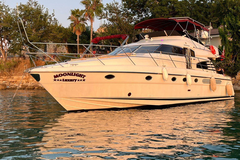 Side: Private Yacht & Sea Boat Cruise with Lunch The private yacht shown in the third picture