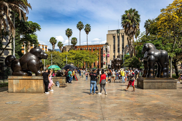 Medellín: City Sightseeing Tour, Comuna 13 and Major Sights. Shared sightseeing tour