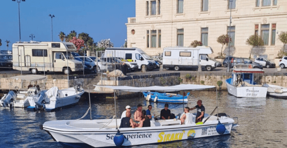 Siracusa: Ortigia & Sea Caves 1h, Swim Stop,Prosecco & Fruit
