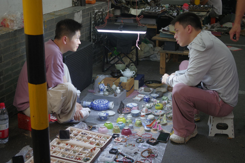 Hangzhou Ghost Market Adventure: Antique Hunt & Bargain