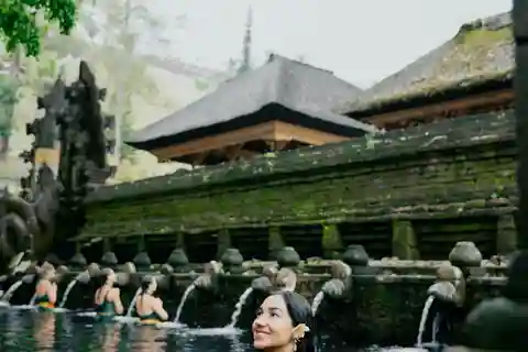 Bali : Purification de la culture d'Ubud, balançoire dans la jungle