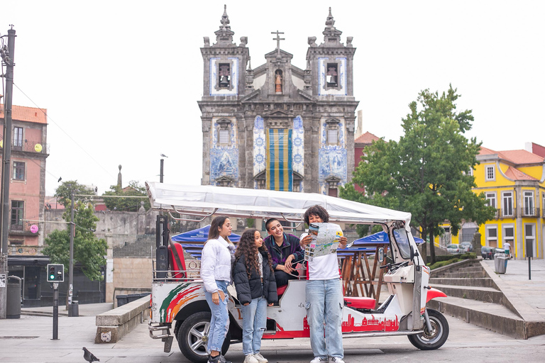 Oporto: Historia y vistas increíbles en Tuk TukOporto: Excursiones en Tuktuk 1h