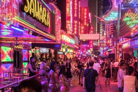 Bangkok: Soi Cowboy, Nana, Soi 11, Rooftops, Clubs & Go Go's