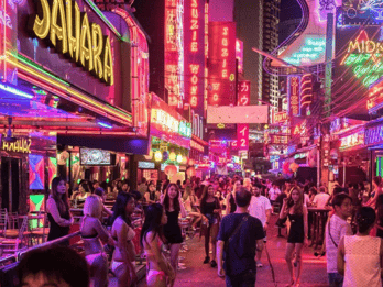 Bangkok: Soi Cowboy, Nana, Soi 11, takterrasser, klubbar och gogo-barer