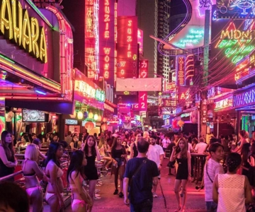 Bangkok: Soi Cowboy, Nana, Soi 11, Rooftops, Clubs & Go Go's