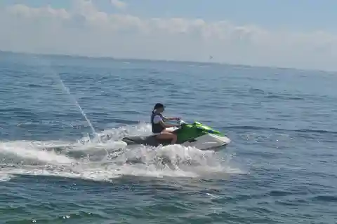 Drive Self Jet Ski Half an Hour