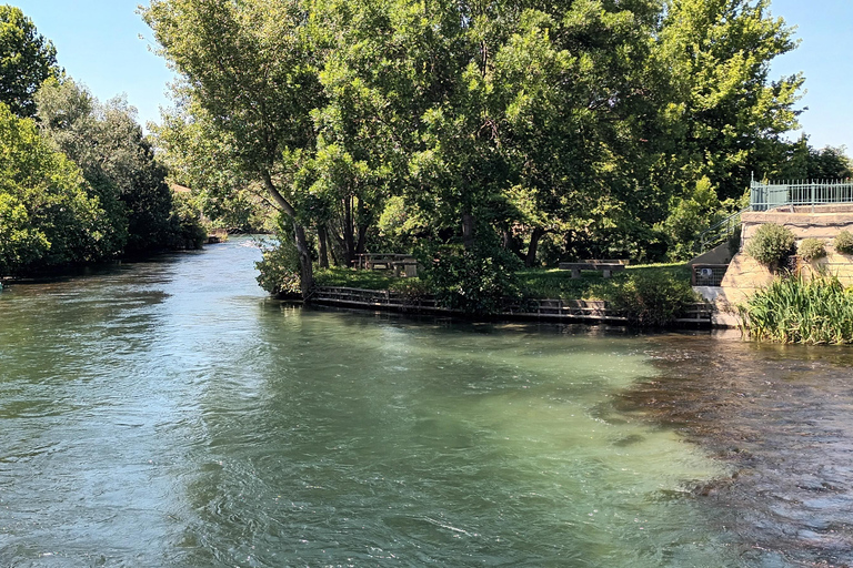 Le Thor e L&#039;isle Sur La Sorgue: visite in bicicletta elettrica assistitaLe Thor e L&#039;isle Sur La Sorgue: gite in bici elettrica