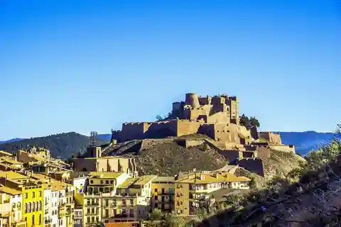 Barcelona: Monserrat, Castle and Salt Private Tour