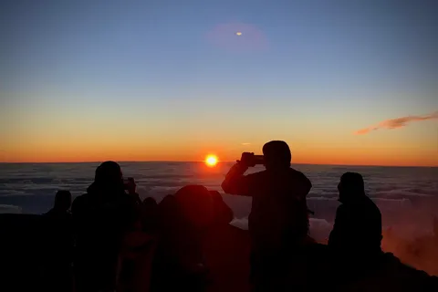 Hike under stars and Skywatching with astronomer at Teide