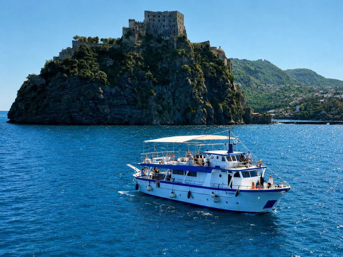Ischia: Minikreuzfahrt mit Badestopps und Mittagessen an Bord