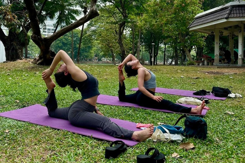 Bangkok: Ochtendyoga voor alle niveaus in Lumphini ParkBangkok: Yoga voor alle niveaus in het Lumphini Park