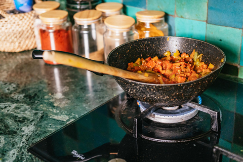 Marrakech: Tagine matlagningskurs med en lokalLaga din egen tagine med professionell kock - kurs i grupp