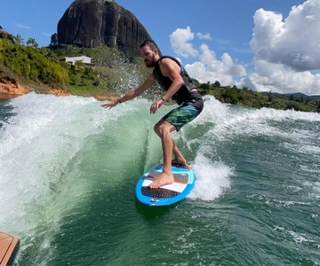 De Guatape: Wakeboard de 1 hora