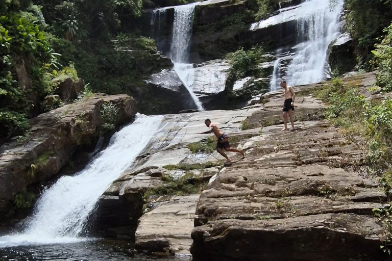Paraty: Melancia Waterfall Trail Guided Hike with Pickup