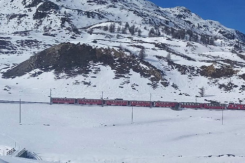 Depuis Milan : Le train de la Bernina, les Alpes suisses et l'excursion à Saint-Moritz