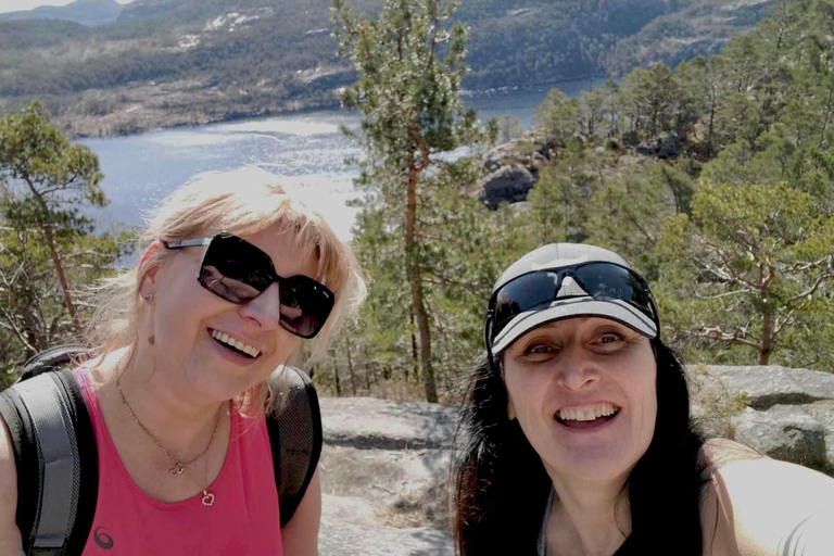 Preikestolen avec prise en charge à l&#039;hôtel ou au bateau avec guide