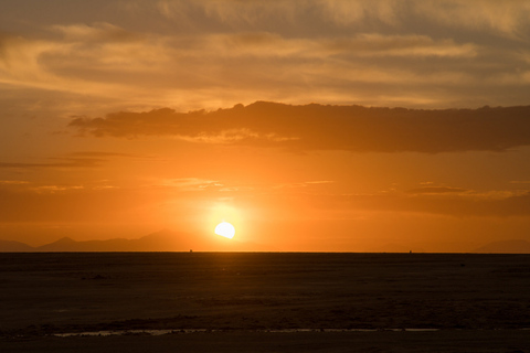 UYUNI SALT FLAT: SUNRISE & STARLIGHT EXPERIENCE SHARED GROUP: UYUNI SALT FLAT SUNRISE & STARLIGHT EXPERIENCE