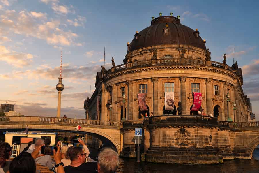 Berlin: Samstagabend Brückenfahrt. Foto: GetYourGuide Berlin: Samstagabend Brückenfahrt. Foto: GetYourGuide