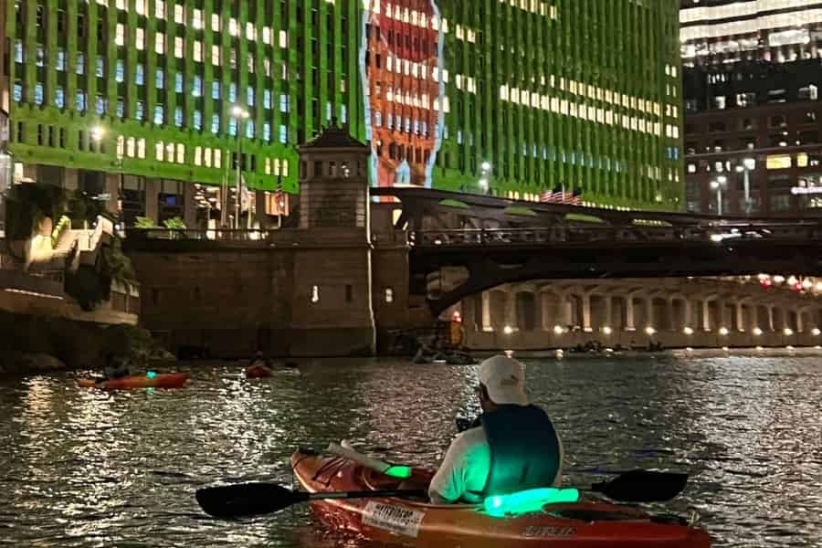 Chicago: Mondschein-Paddeltour auf dem Chicago River. Foto: GetYourGuide