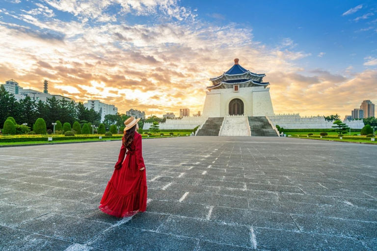 Taipei: Private Photoshoot at Iconic Landmarks Premium: 50 photos | 60 mins
