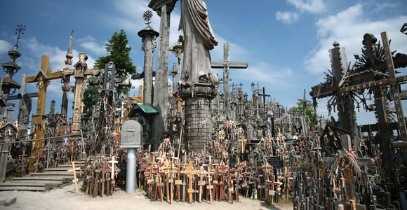 Ab Riga: Ganztagestour zum Berg der Kreuze, Bauska und Rundale