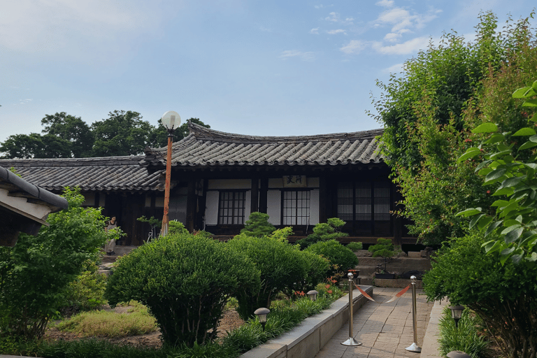 Au départ de Busan : visite du patrimoine UNESCO de Gyeongju avec vue nocturneGyeongju : départ de Busan pour une visite guidée du patrimoine de l&#039;UNESCO avec vue nocturne