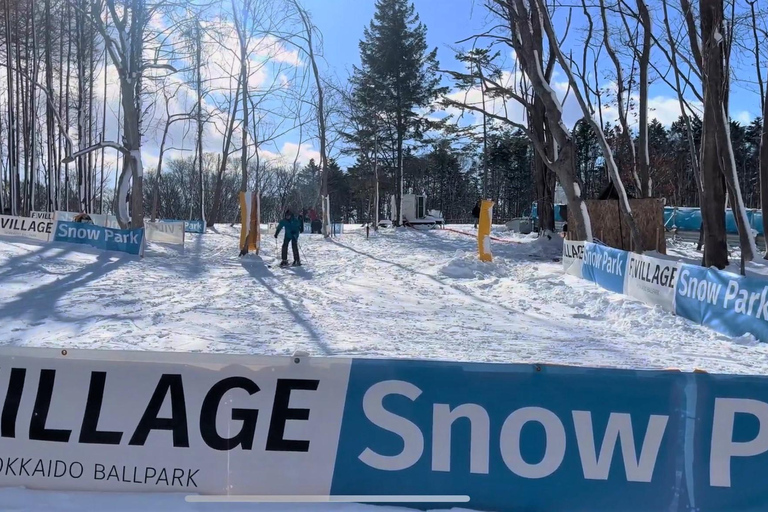 Speel met sneeuw bij HOKKAIDO Sneeuwpark &amp; Outlet ShoppingSki- en rodelervaring volledig draaiboek