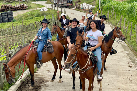 Medellín : excursion à cheval à Caldas avec boissonsMedellín : excursion équestre à Caldas avec boissons