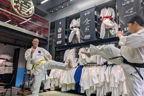 Tokyo: Karate Experience with Former All-Japan Champion PRIVATE Karate Session with Karate Gi(uniform)