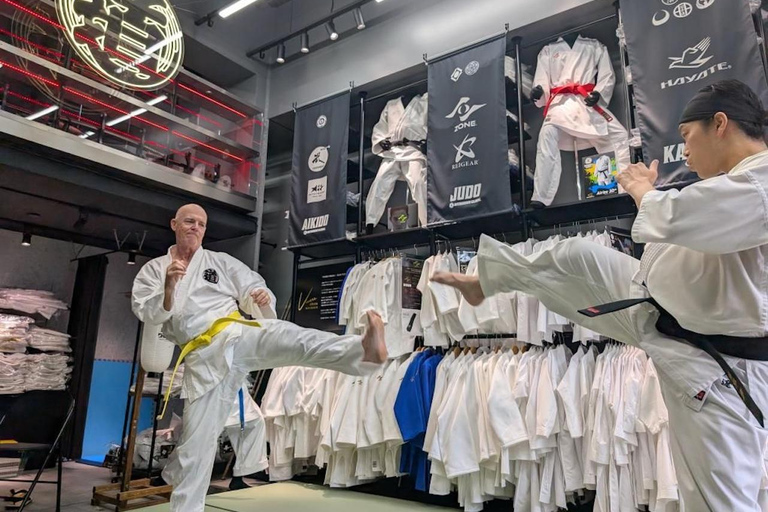 Tokyo: Karate Experience with Former All-Japan Champion PRIVATE Karate Session with Karate Gi(uniform)