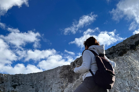 Gozo svelato: Tour guidato di escursionismo con bouldering