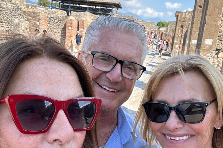 Unforgettable Naples Tour for 2hr Unforgettable Naples Walking Tour for 2hr