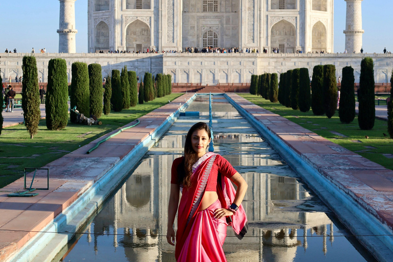 From Delhi: Taj Mahal Private Tour for Solo Female Traveler