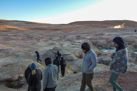 Uyuni: 3-Day Salt Flats, Lagoons, and Geysers Tour ENGLISH-SPEAKING GUIDE