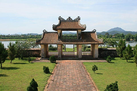 Hue: Motorbike Ride Through Hue with a Lady Rider & Lunch Hue: Motorbike Ride Through Hue with a Lady Rider & Lunch