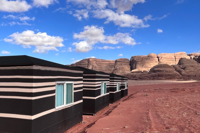 Wadi Rum : visite nocturne en jeep avec dîner et petit-déjeuner